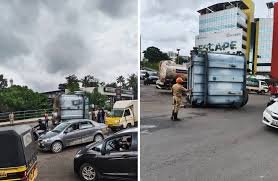 container-lorry-electric-line-accident