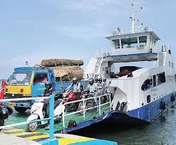 fort-kochi-vaippin-ro-ro-service-controversy